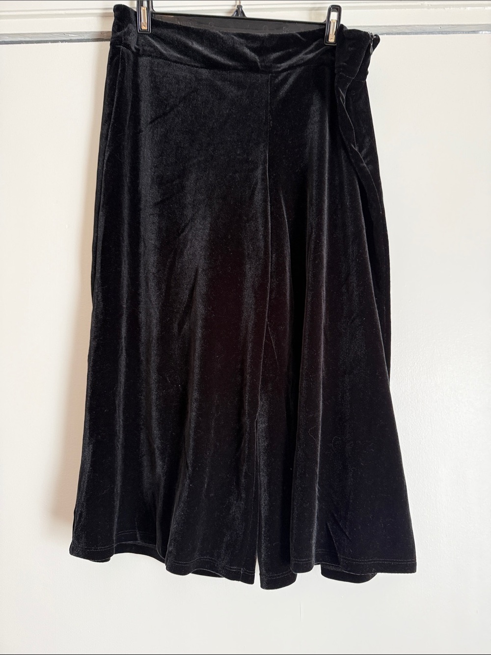 Black Velvet Wide-Leg Cropped Palazzo Pants